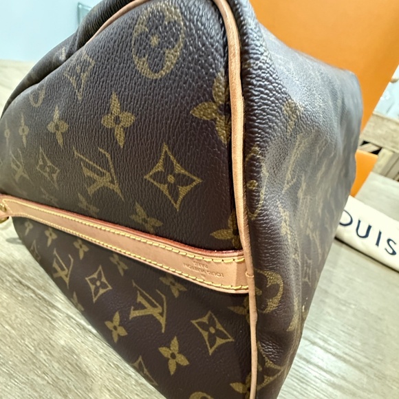 Authentic Louis Vuitton Monogram Speedy Bandouliere 40 - Picture 9 of 16